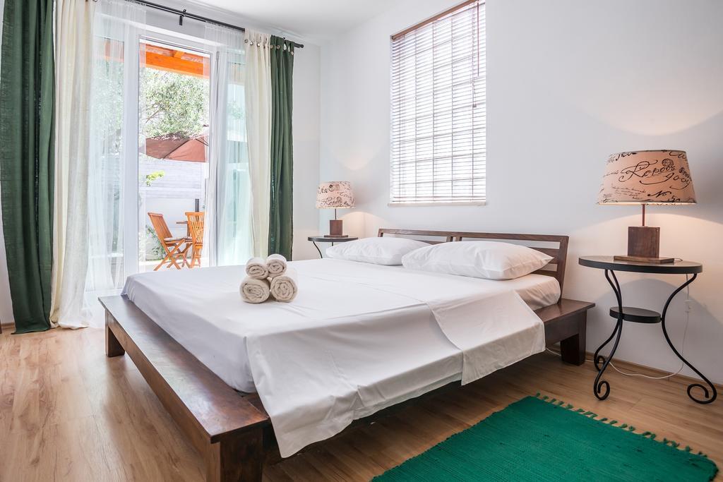 Zlatni Bol Apartments Eksteriør bilde
