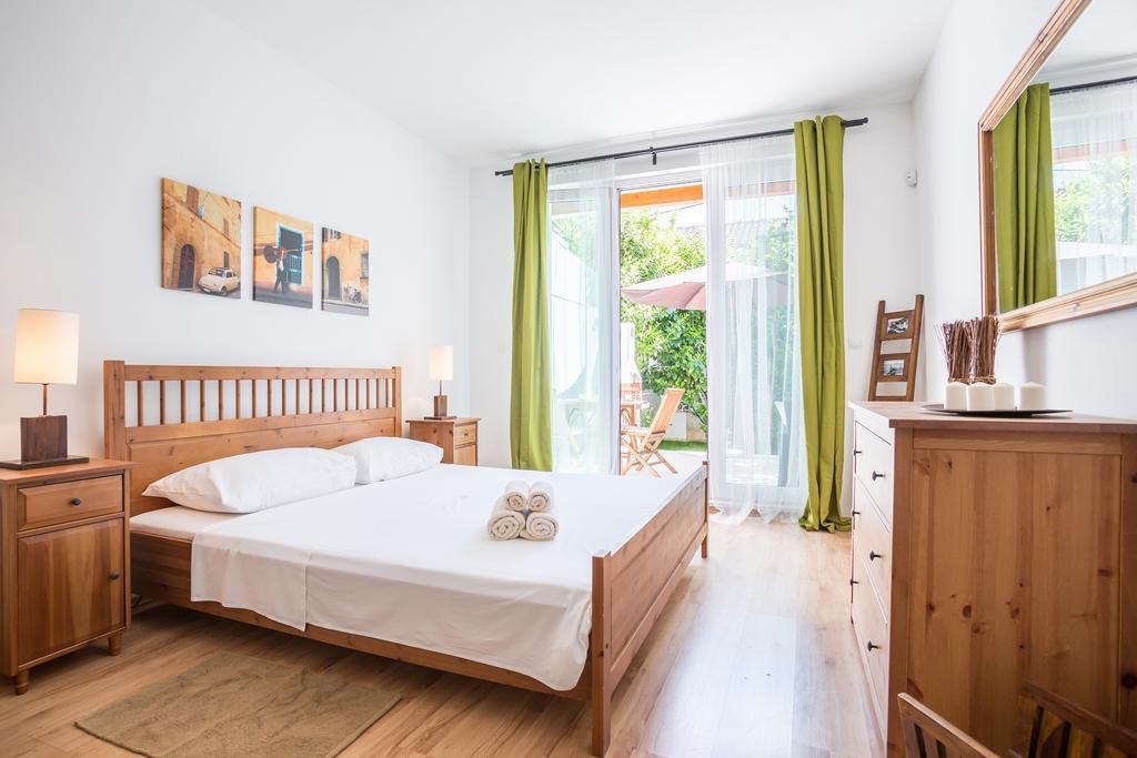 Zlatni Bol Apartments Eksteriør bilde