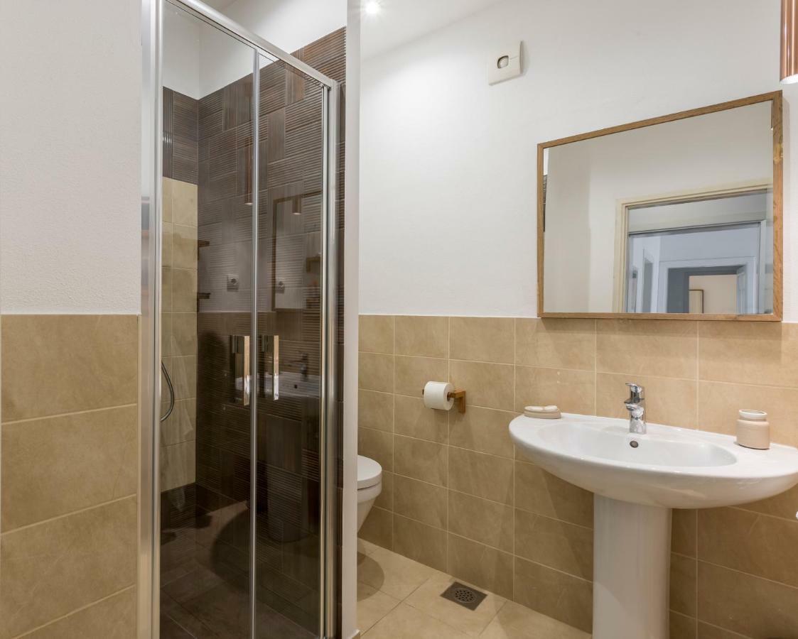 Zlatni Bol Apartments Eksteriør bilde