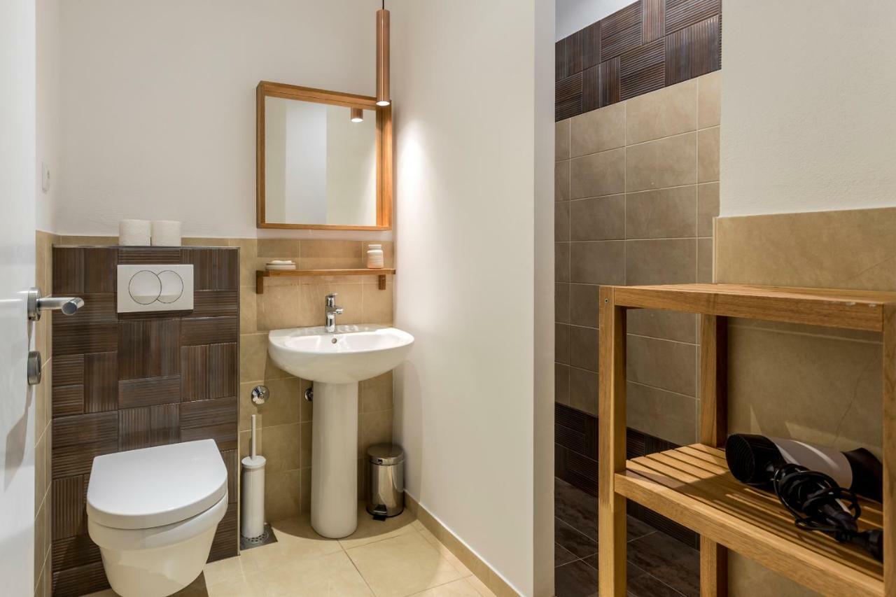 Zlatni Bol Apartments Eksteriør bilde