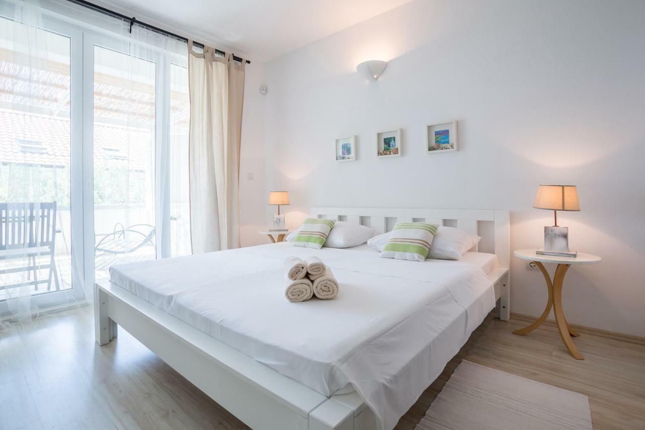 Zlatni Bol Apartments Eksteriør bilde